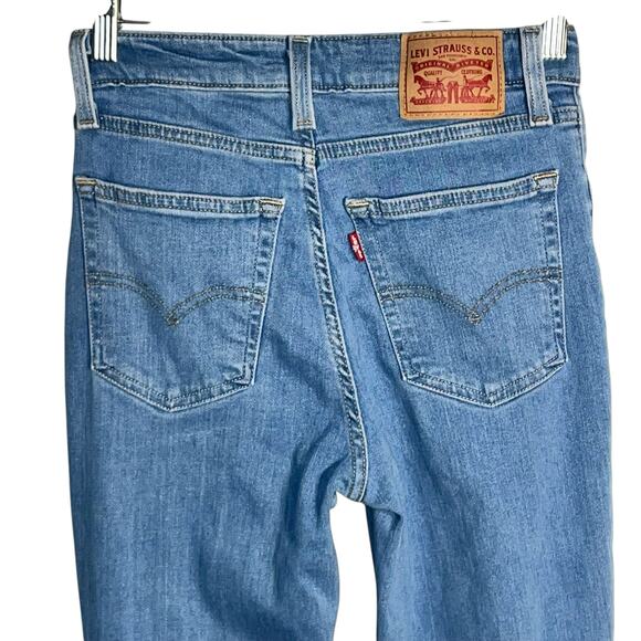 Levi’s 726 High Rise Flare Jeans W26 L32 Distressed Knees Light Wash Denim - Picture 4 of 8